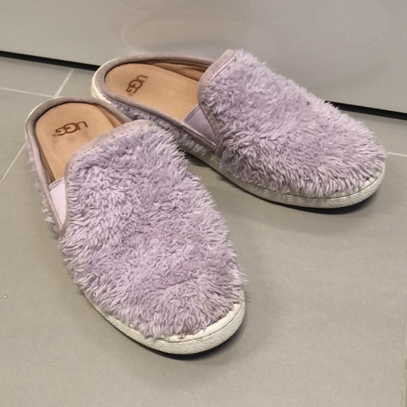 UGGs purple fuzzy slippers - Picture 5 of 7